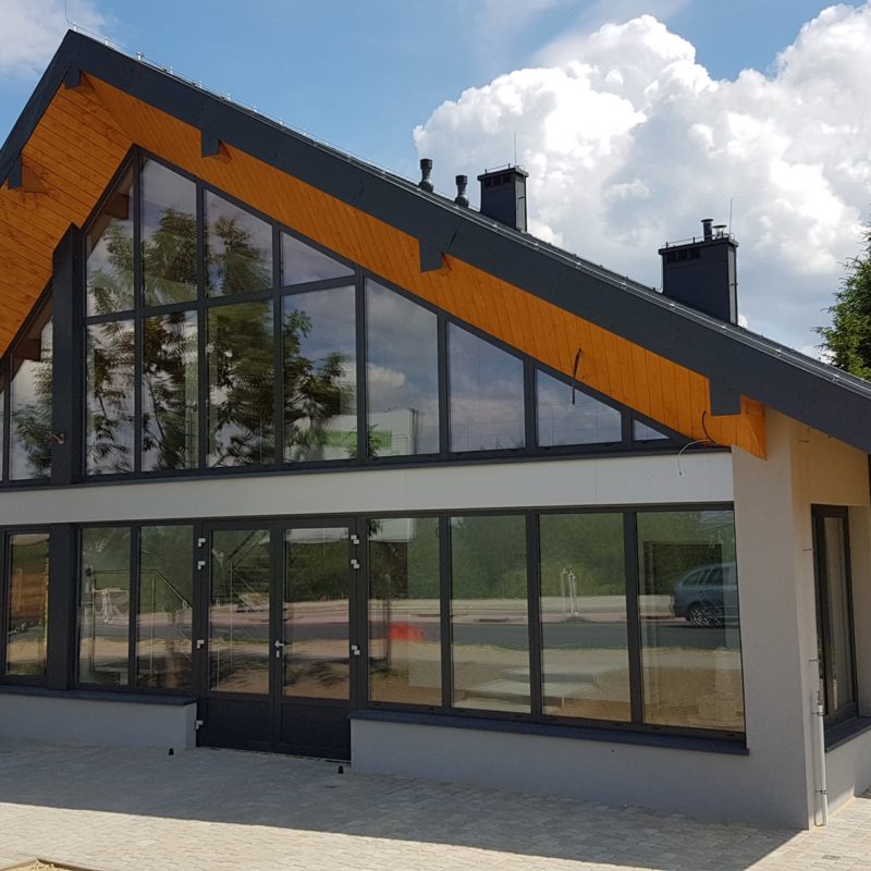 Projekt nowoczesnego budynku usługowego w Polańczyku